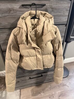 lululemon athletica Beige Cropped Puffer Jacket with Hood